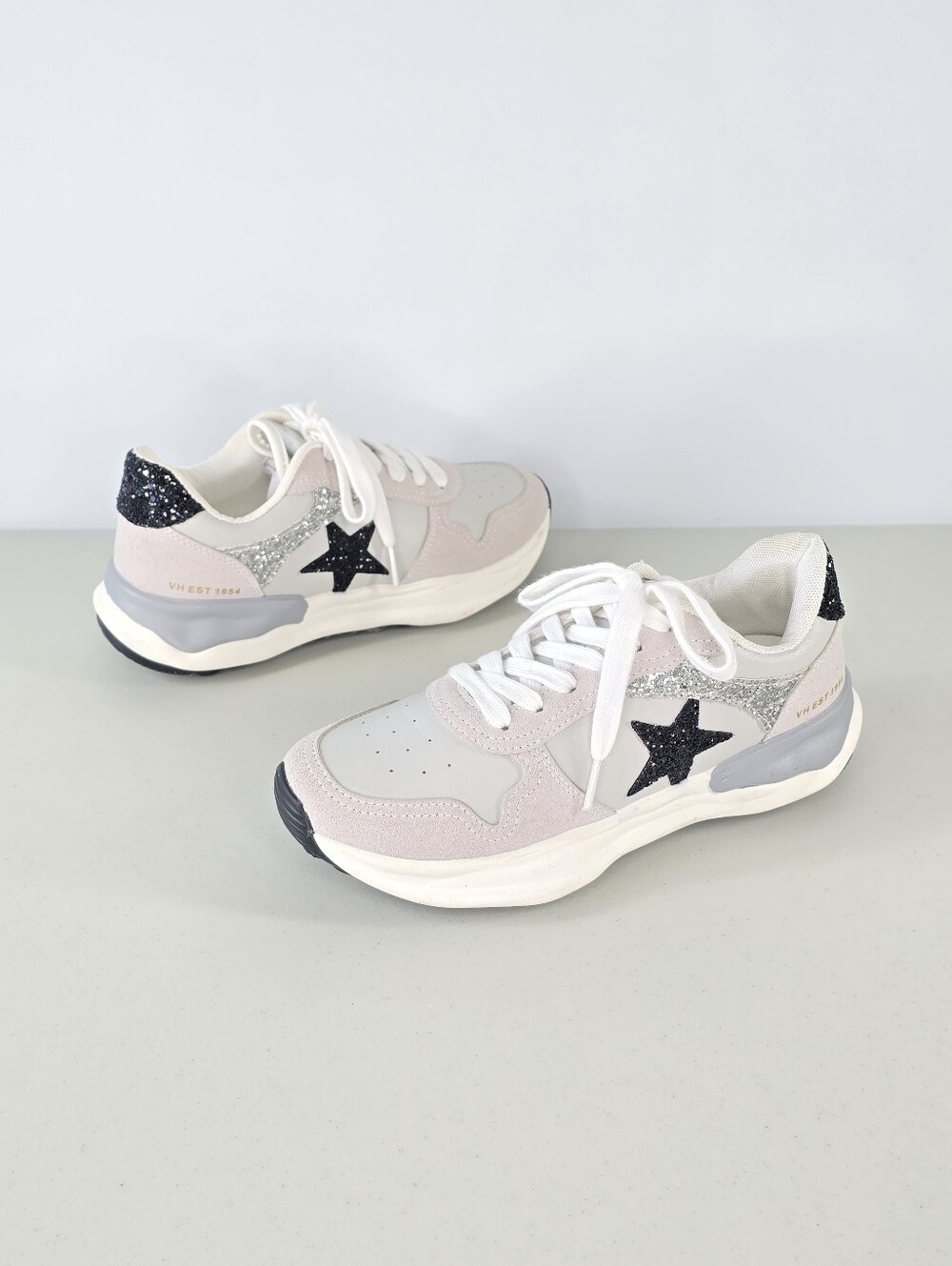 Vintage Havana Run Sneakers White Gray Silver Glitter Star Shoes Size 7